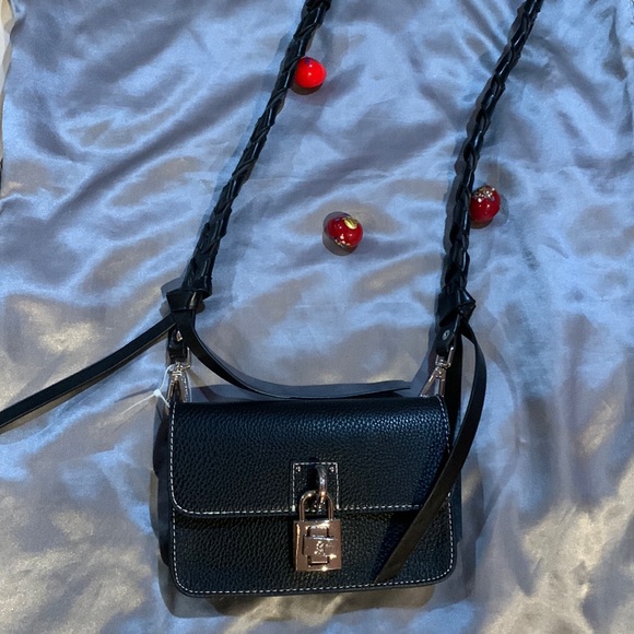 Steve Madden Handbags - Steve Madden crossbody bag